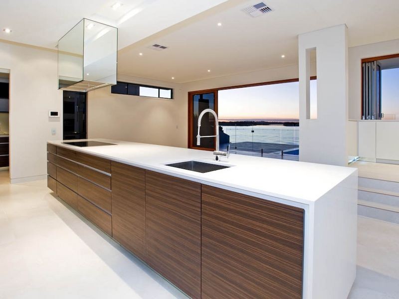 10 Knightsbridge Parade East, Sovereign Islands QLD 4216