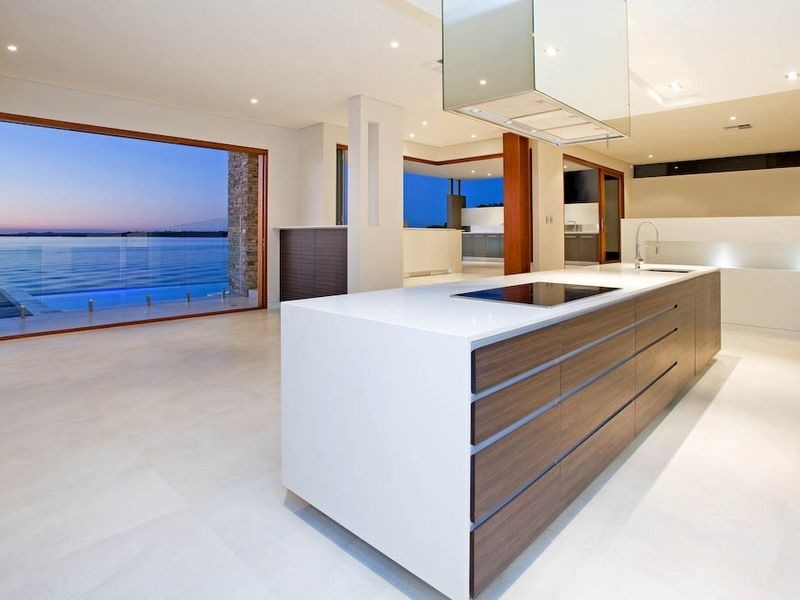 10 Knightsbridge Parade East, Sovereign Islands QLD 4216