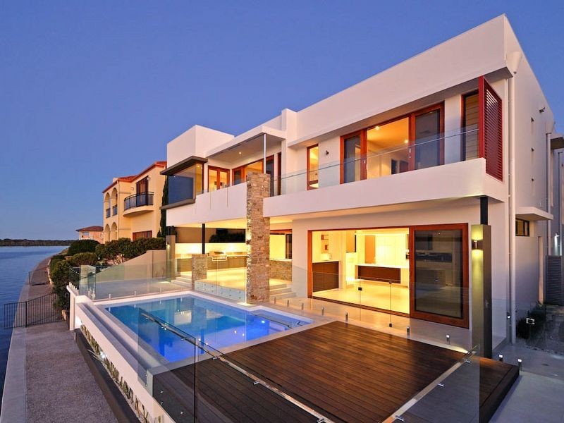 10 Knightsbridge Parade East, Sovereign Islands QLD 4216