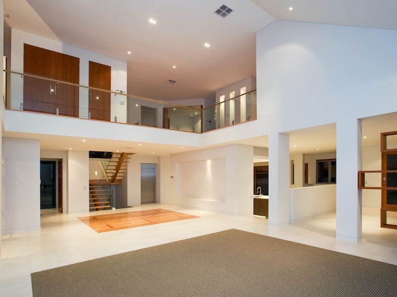 10 Knightsbridge Parade East, Sovereign Islands QLD 4216
