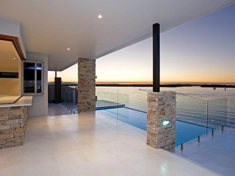 10 Knightsbridge Parade East, Sovereign Islands QLD 4216