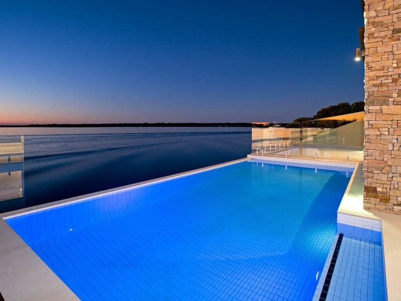 10 Knightsbridge Parade East, Sovereign Islands QLD 4216