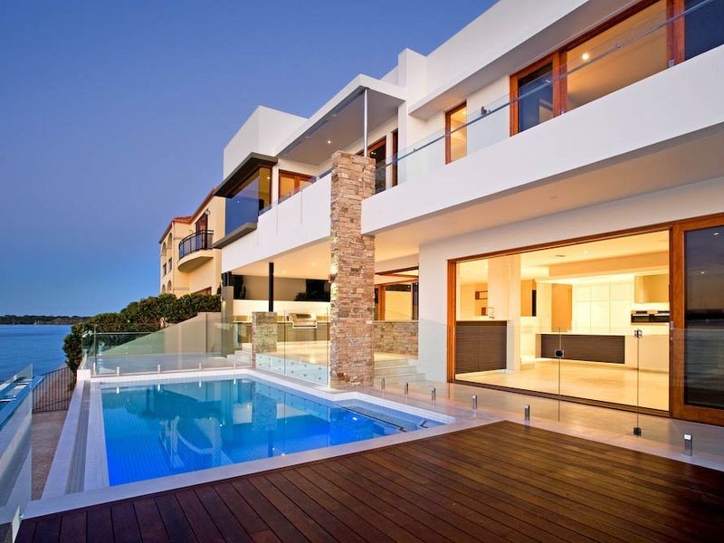10 Knightsbridge Parade East, Sovereign Islands QLD 4216