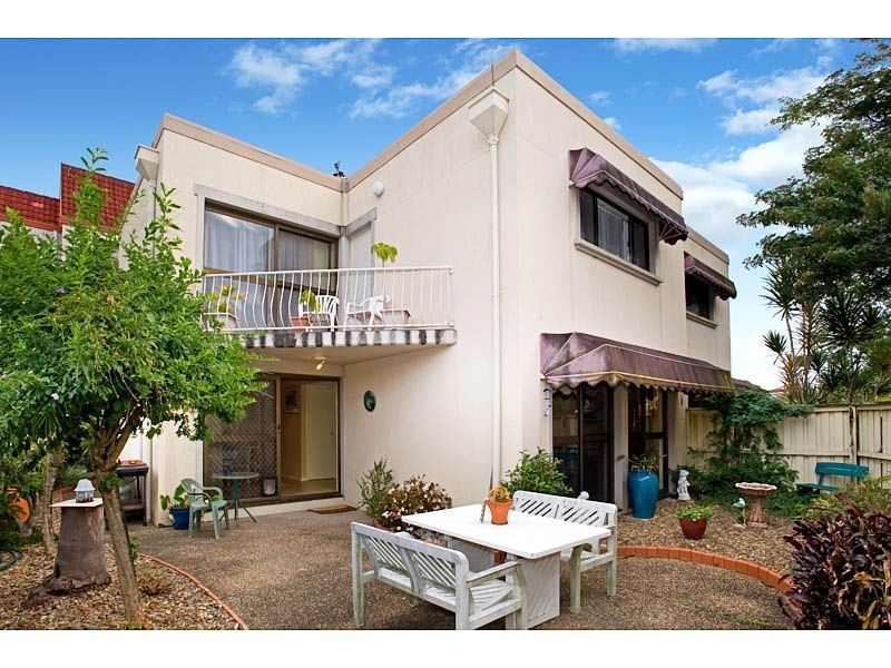 1/52 Falkinder Avenue, Paradise Point QLD 4216