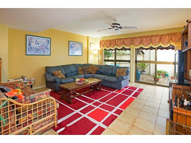 1/52 Falkinder Avenue, Paradise Point QLD 4216