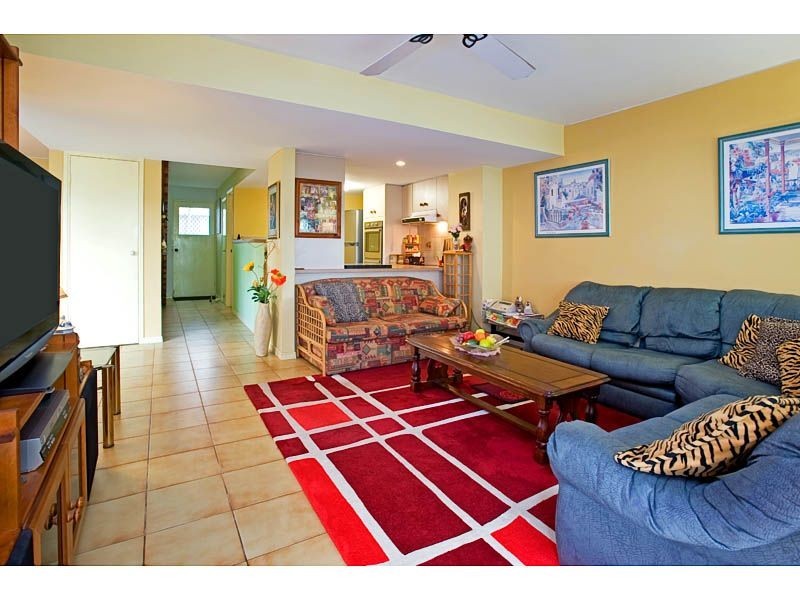 1/52 Falkinder Avenue, Paradise Point QLD 4216