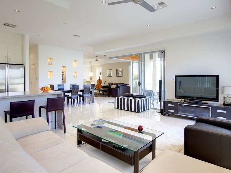 25 Rhodium Crescent, Hope Island QLD 4212