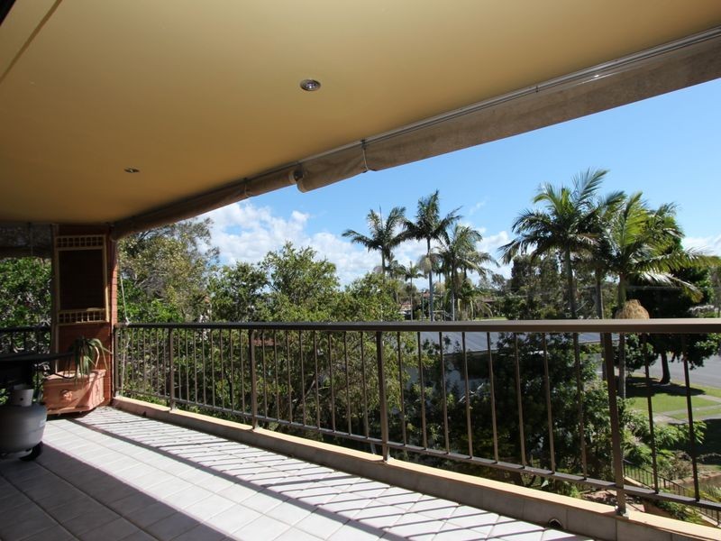 9/40-42 Falkinder Avenue, Paradise Point QLD 4216