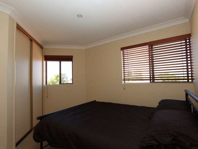 9/40-42 Falkinder Avenue, Paradise Point QLD 4216