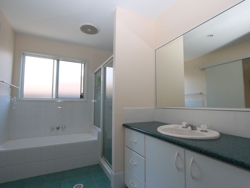 4 Bulliti Street, Hope Island QLD 4212