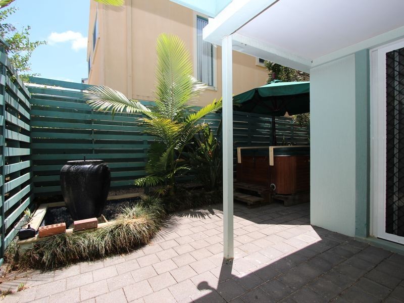 4 Bulliti Street, Hope Island QLD 4212