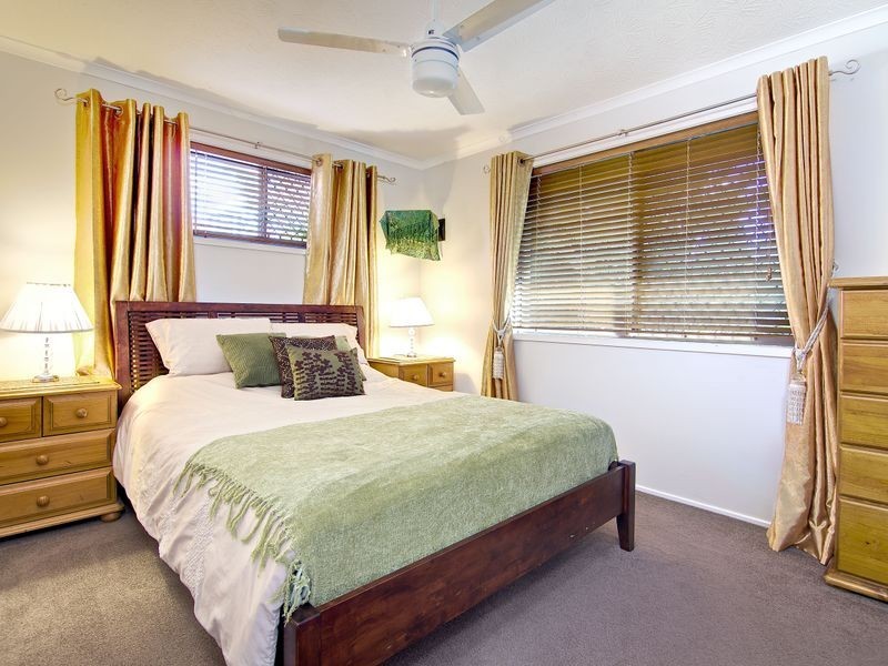 15 Burrinjuck Drive, Coombabah QLD 4216