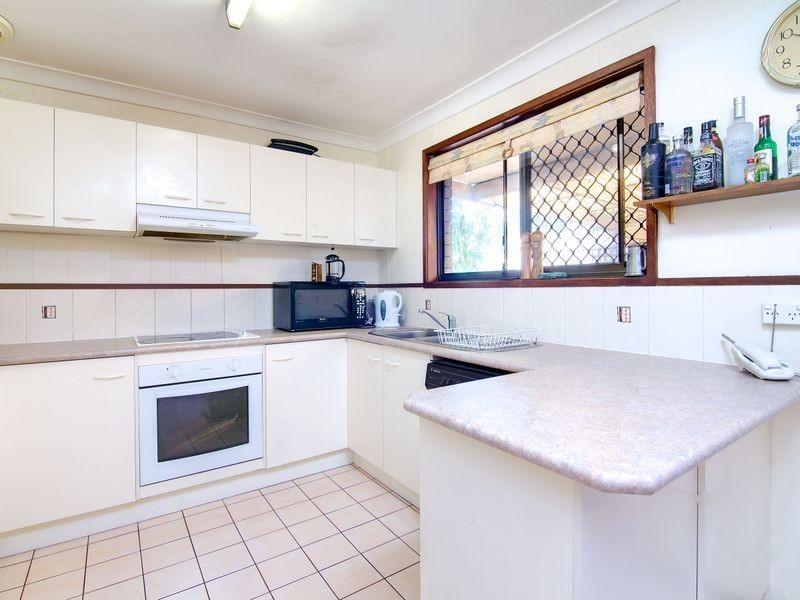 6 Burrinjuck Drive, Coombabah QLD 4216