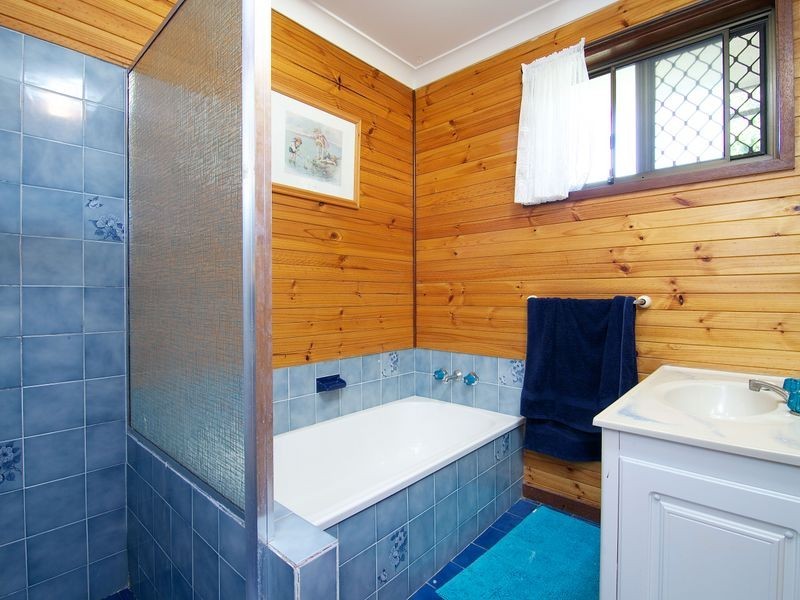 6 Burrinjuck Drive, Coombabah QLD 4216