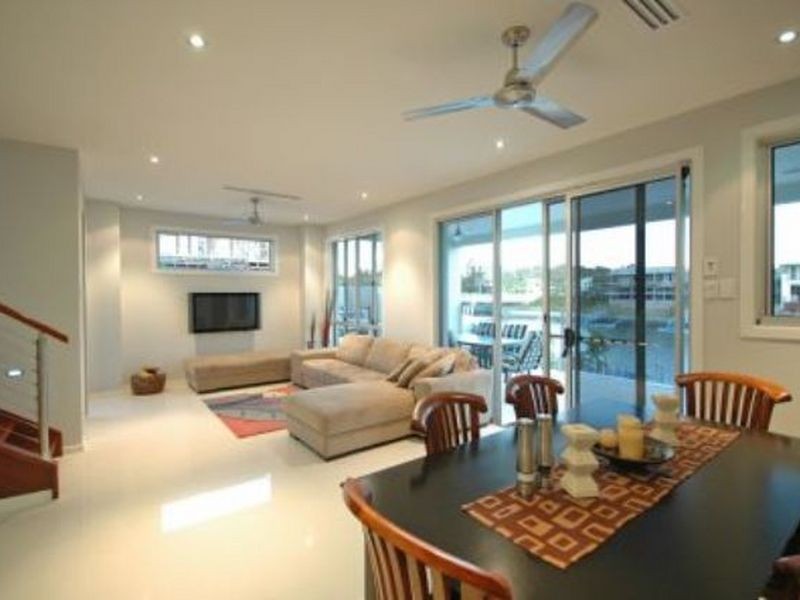 12 Quayside Drive, Helensvale QLD 4212