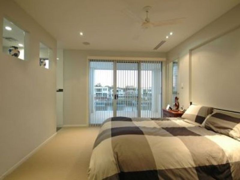 12 Quayside Drive, Helensvale QLD 4212