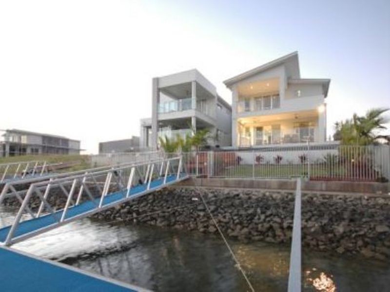 12 Quayside Drive, Helensvale QLD 4212