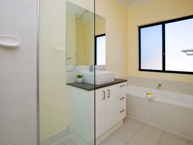 1/21 Donald Avenue, Paradise Point QLD 4216