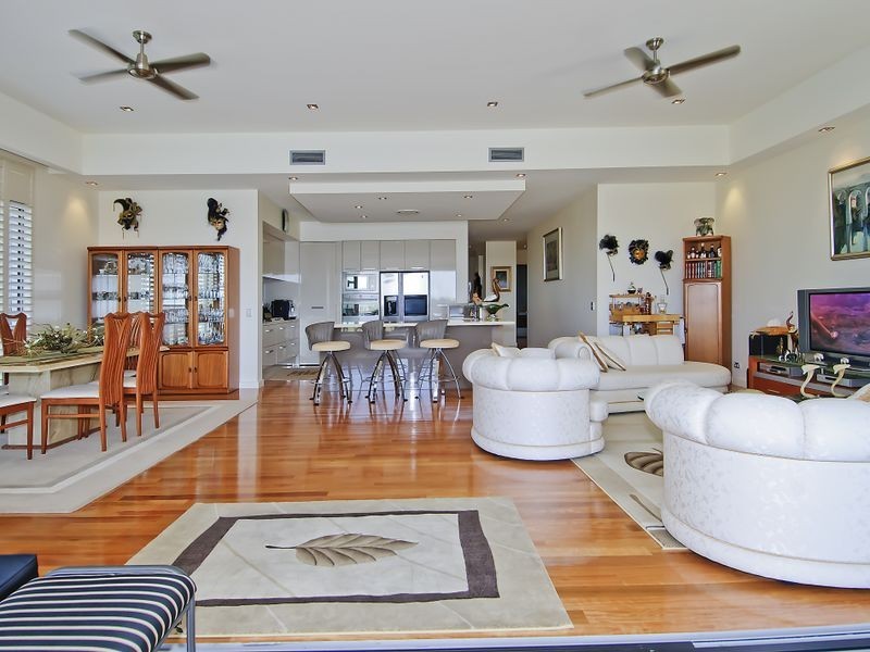 2251 Glengallon Way, Hope Island QLD 4212