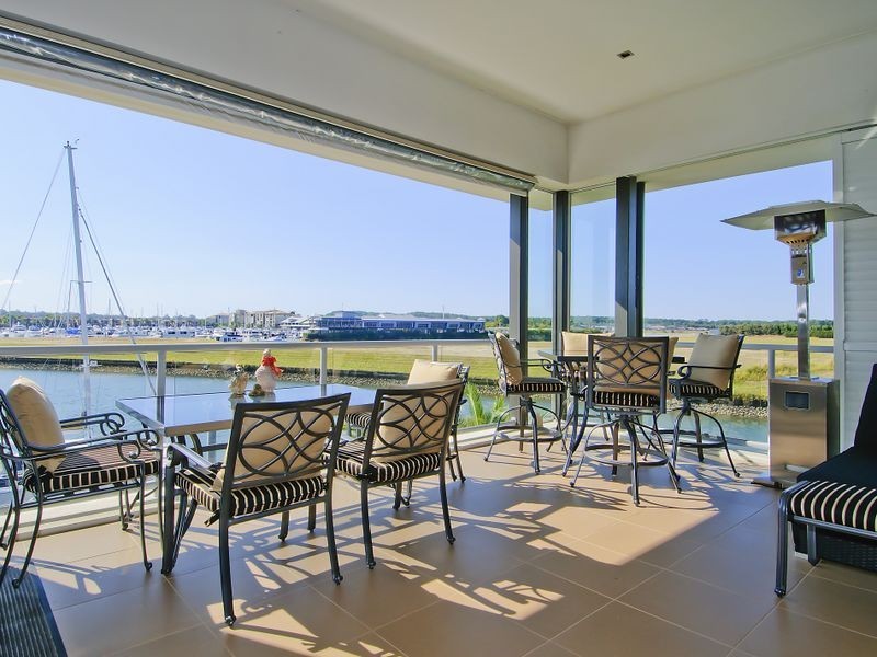 2251 Glengallon Way, Hope Island QLD 4212
