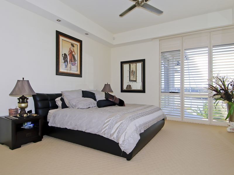 2251 Glengallon Way, Hope Island QLD 4212