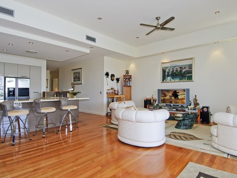 2251 Glengallon Way, Hope Island QLD 4212