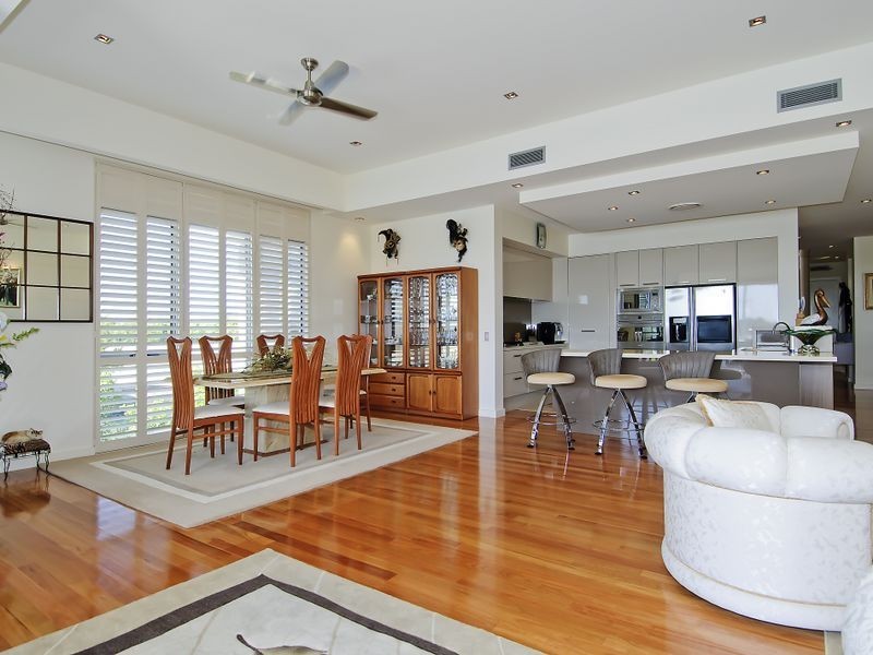 2251 Glengallon Way, Hope Island QLD 4212