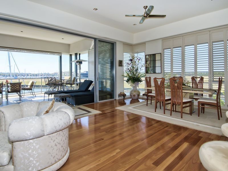 2251 Glengallon Way, Hope Island QLD 4212