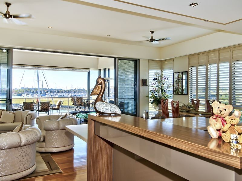 2251 Glengallon Way, Hope Island QLD 4212