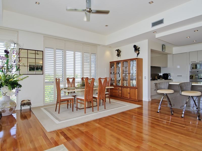 2251 Glengallon Way, Hope Island QLD 4212