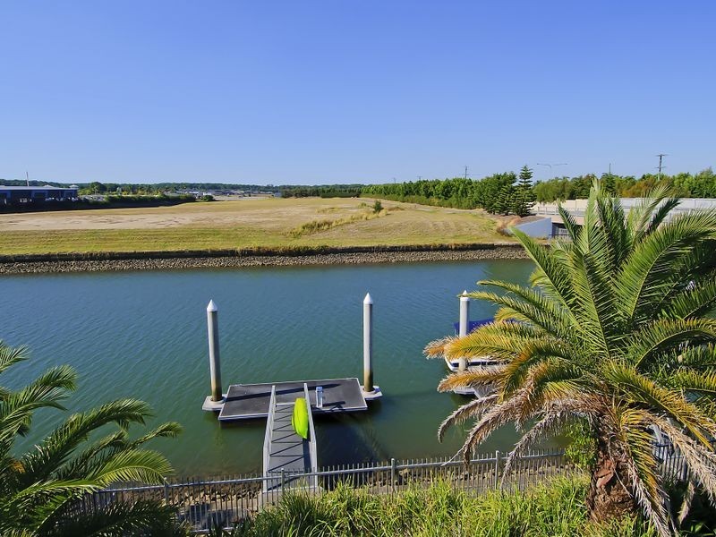 2251 Glengallon Way, Hope Island QLD 4212
