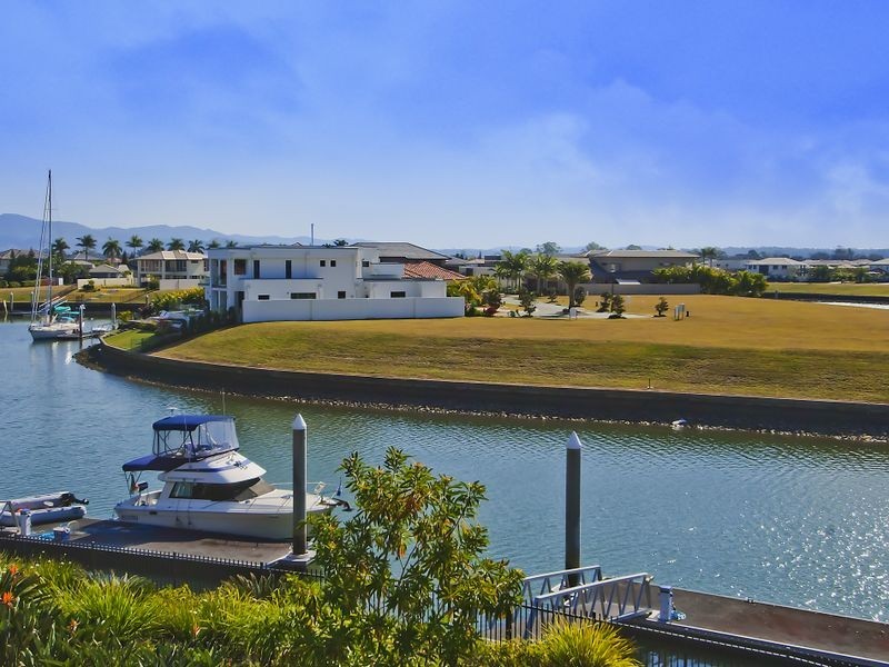 2251 Glengallon Way, Hope Island QLD 4212