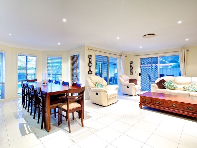 4 Pool Street, Hope Island QLD 4212