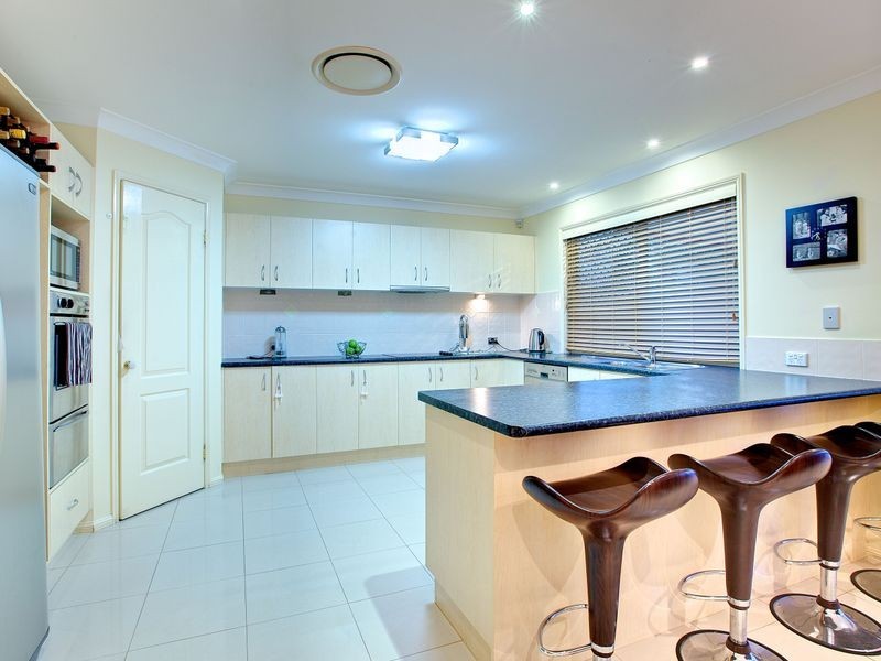 4 Pool Street, Hope Island QLD 4212