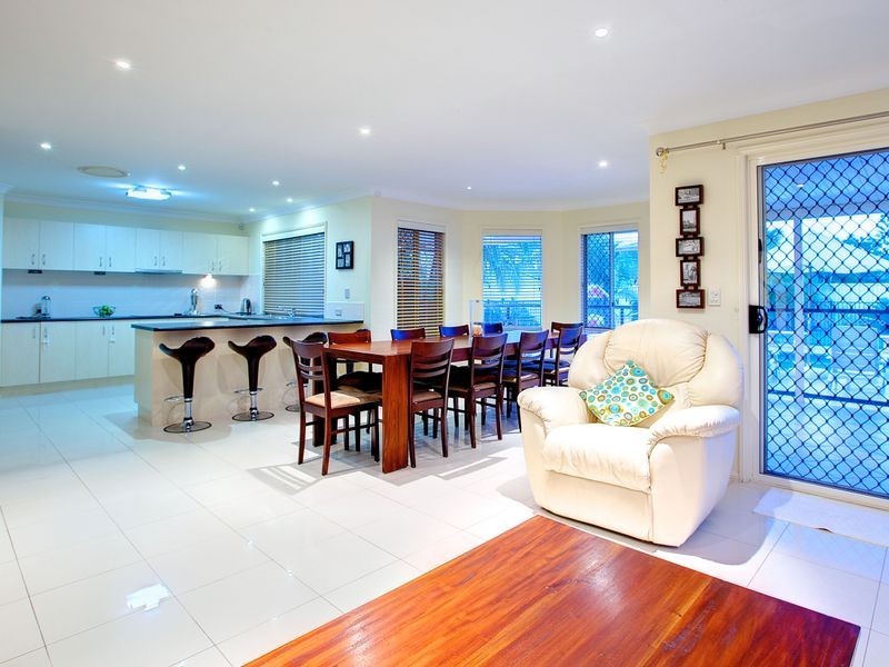 4 Pool Street, Hope Island QLD 4212