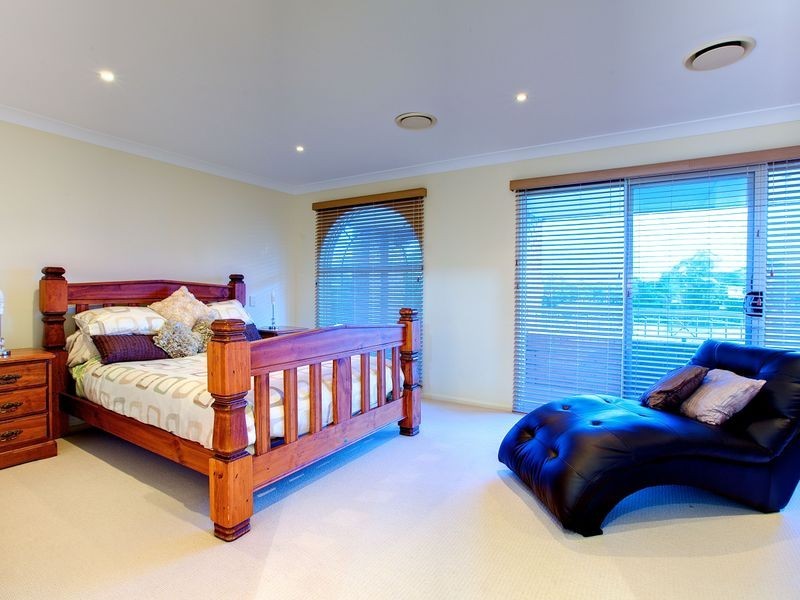 4 Pool Street, Hope Island QLD 4212