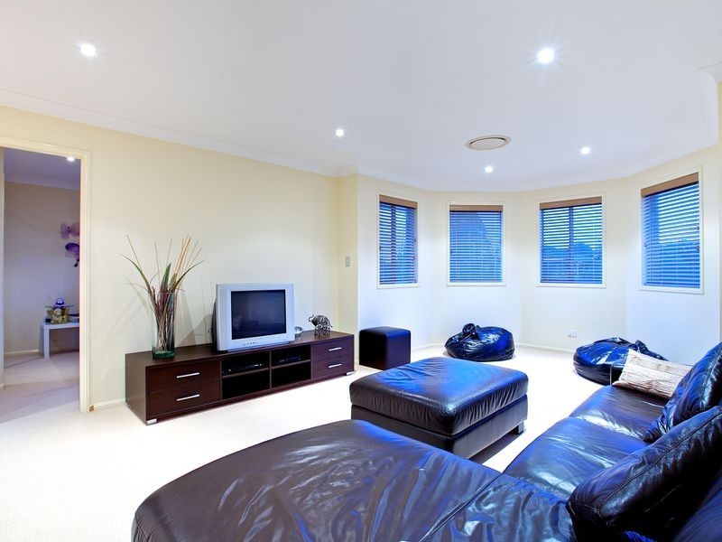4 Pool Street, Hope Island QLD 4212