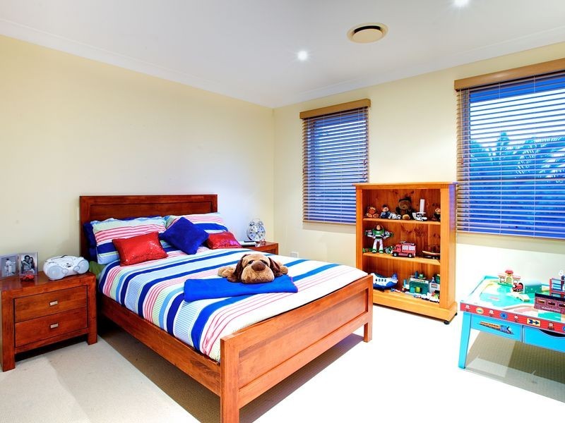 4 Pool Street, Hope Island QLD 4212