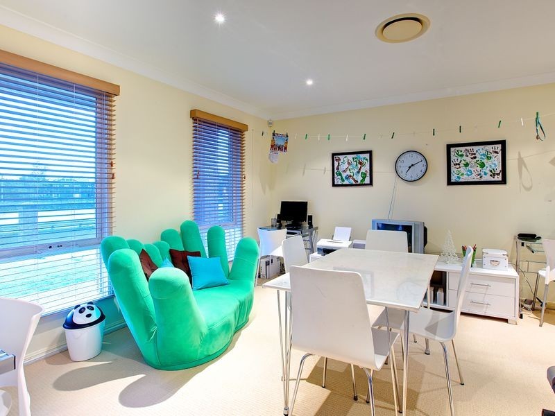 4 Pool Street, Hope Island QLD 4212