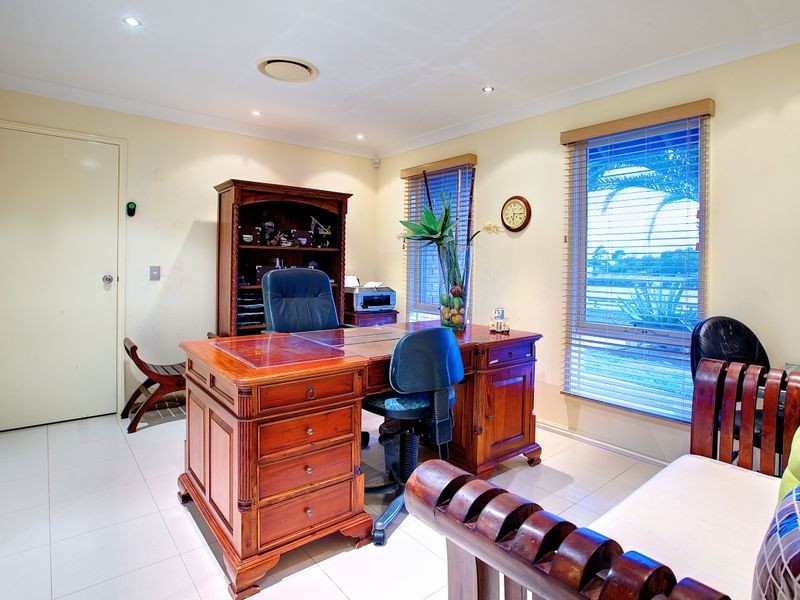 4 Pool Street, Hope Island QLD 4212
