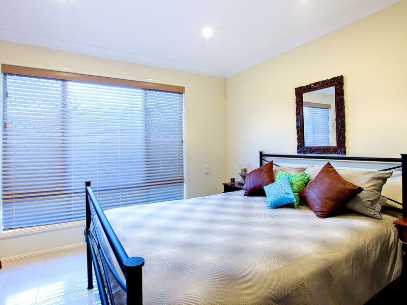 4 Pool Street, Hope Island QLD 4212