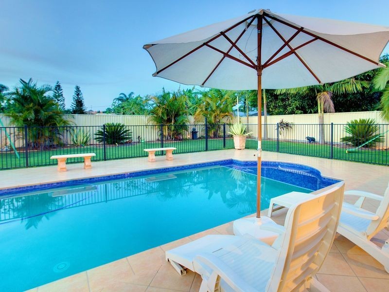 4 Pool Street, Hope Island QLD 4212