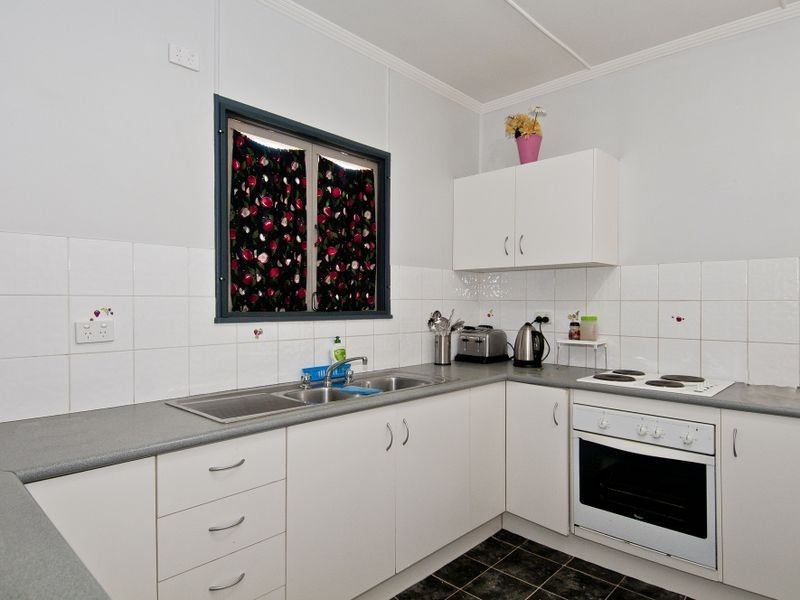 41 Victor Avenue, Paradise Point QLD 4216