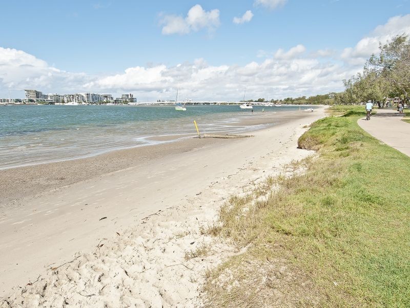 41 Victor Avenue, Paradise Point QLD 4216