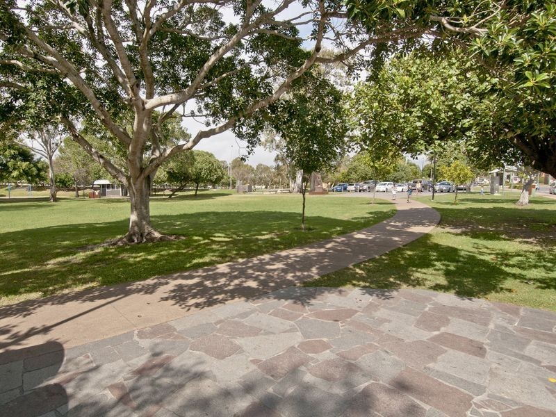 41 Victor Avenue, Paradise Point QLD 4216