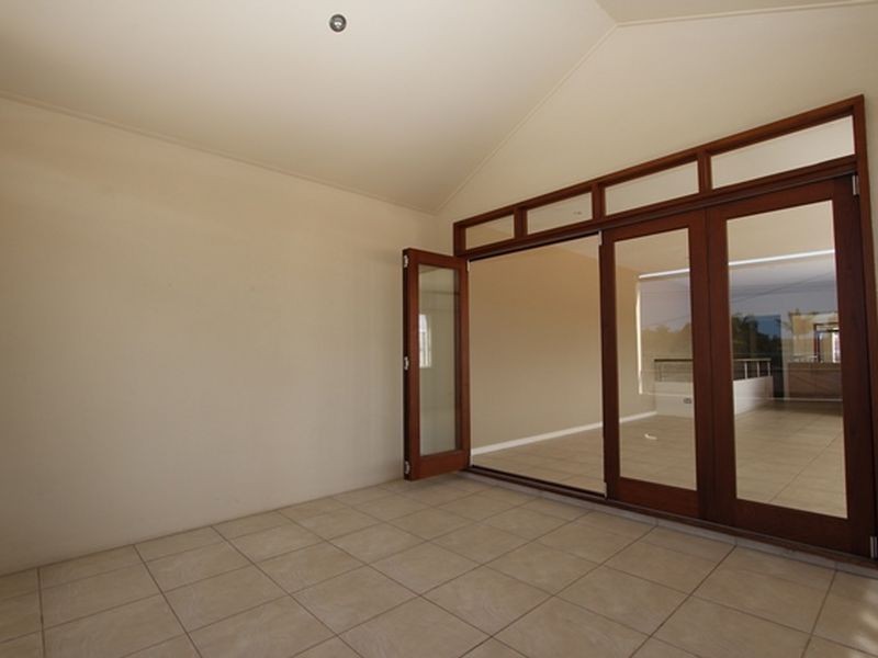 28B Shoveller Avenue, Paradise Point QLD 4216