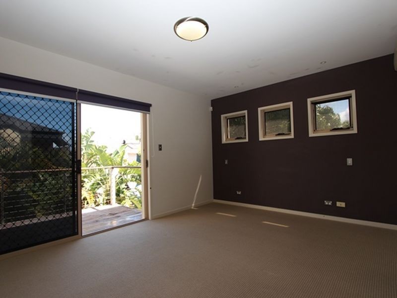 28B Shoveller Avenue, Paradise Point QLD 4216
