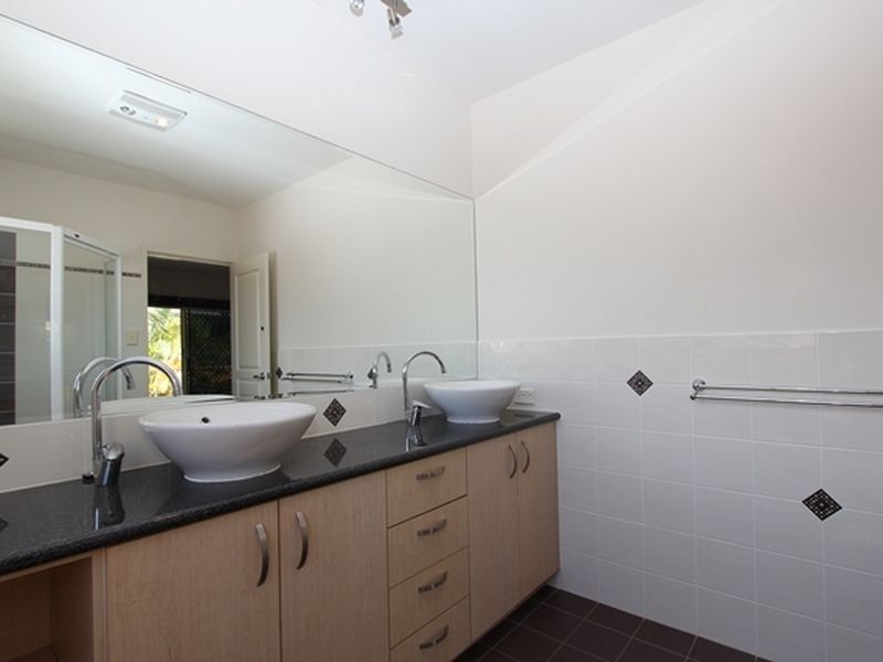 28B Shoveller Avenue, Paradise Point QLD 4216
