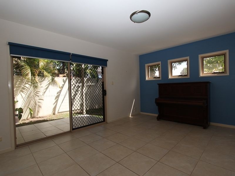28B Shoveller Avenue, Paradise Point QLD 4216