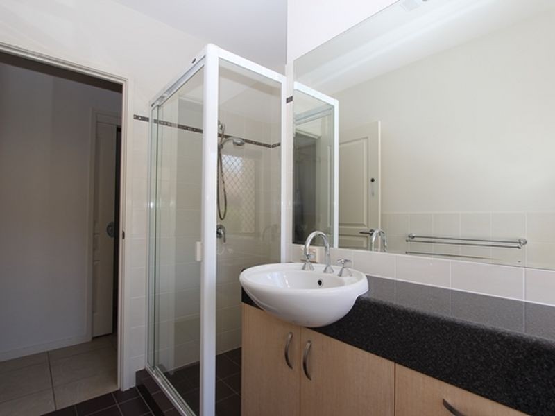 28B Shoveller Avenue, Paradise Point QLD 4216